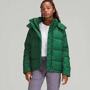 Lululemon Everglades green wunder puff jacket